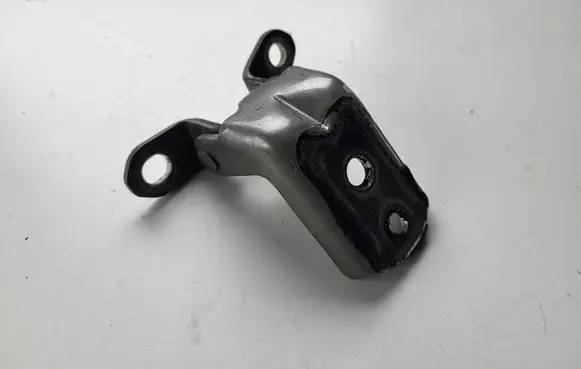 Nissan Qashqai Front door upper hinge