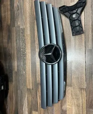 Mercedes-Benz C W203 Front grill A2038800383