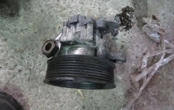 Mercedes-Benz ML W164 Power steering pump 0044668301