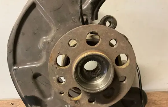 Mercedes-Benz E W212 Front wheel hub A2125400517