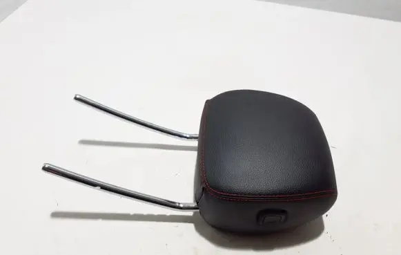 Mercedes-Benz GLA H247 Front seat headrest 