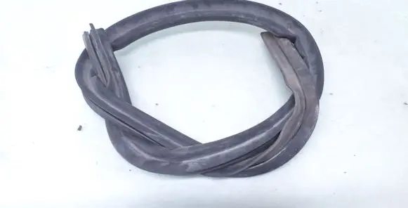 Volkswagen Golf V Engine compartment rubber 