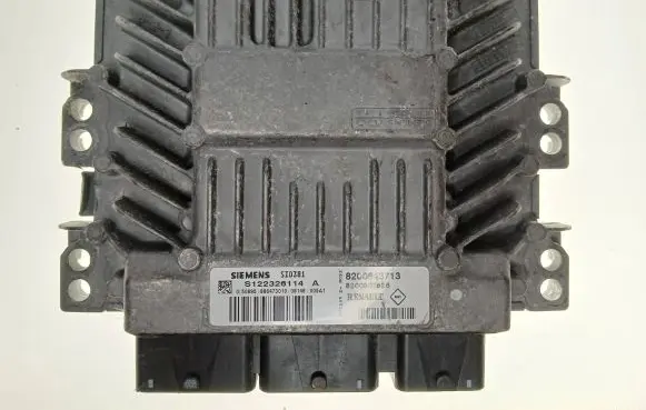 Renault Megane II Engine control unit/module 8200843713 8200807626 S122326114A