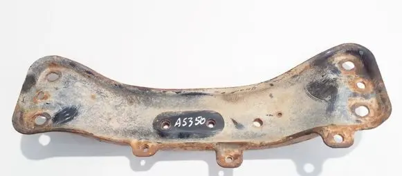 Subaru Legacy Engine mounting bracket
