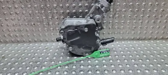 Volkswagen Golf V Vacuum pump S26378570 038145209N