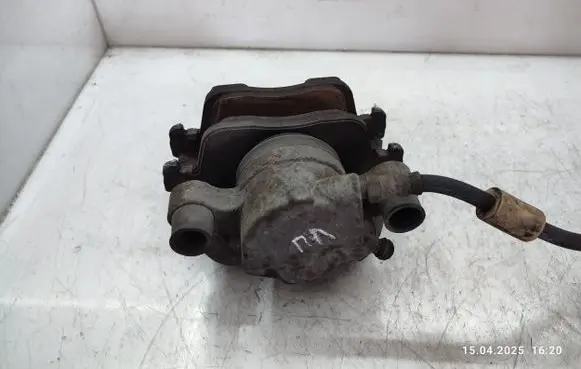Volvo XC60 Front brake caliper