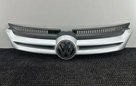 Volkswagen Golf Plus Front bumper upper radiator grill 5M0853655A 5M0853651A