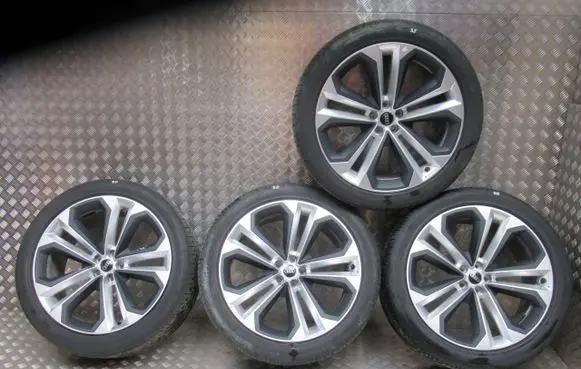 Audi Q8 R16 alloy rim 4M8601025AN