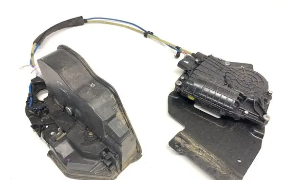 BMW 6 F06 Gran coupe Rear door lock 7276321