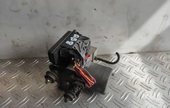 Audi A4 S4 B8 8K ABS Pump 8K0907379Q 8K0907379C
