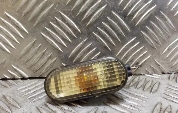 Volkswagen Golf III Front fender indicator light 3A0949117B