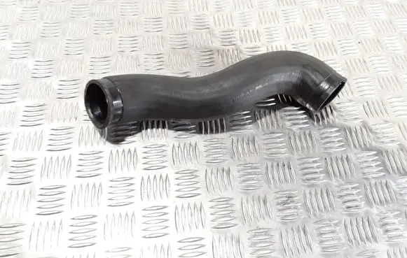 Volvo XC70 Intercooler pipe mounting bracket 30766441