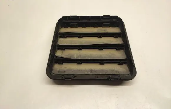Ram 1500 Quarter panel pressure vent 68323649AB P68323649AB