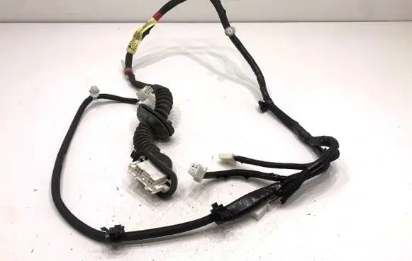 Lexus CT 200H Rear door wiring loom 8215476020