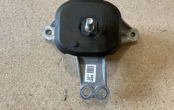 KIA Sorento IV Engine mount bracket 21815L1200