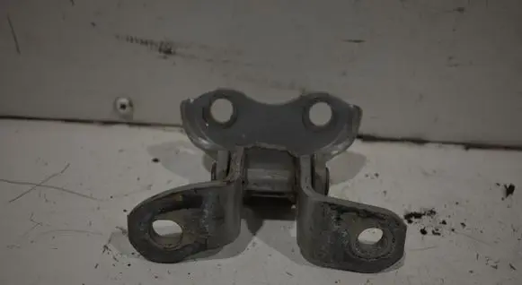 Toyota Verso Front door lower hinge 
