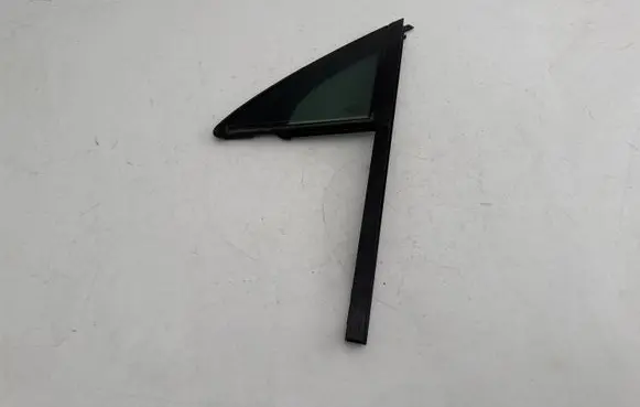 Volkswagen Touareg II Front door vent window glass four-door 7P6845113