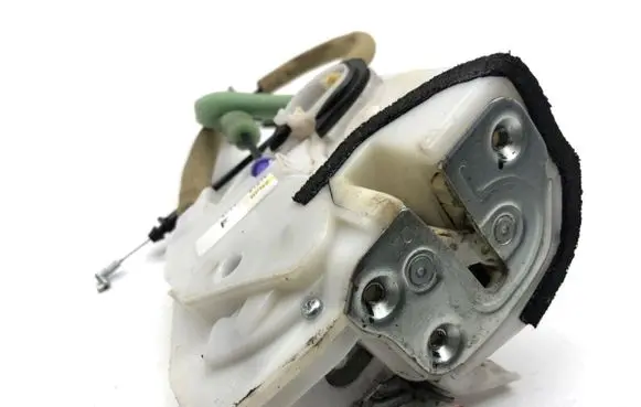 Mazda 3 II Front door lock 