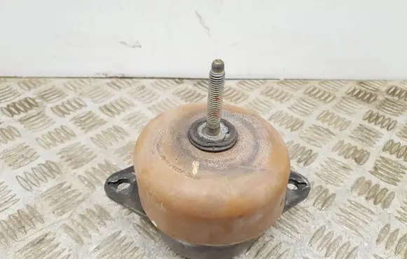 Engine mount bracket