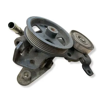 Toyota Corolla Verso E121 Power steering pump 
