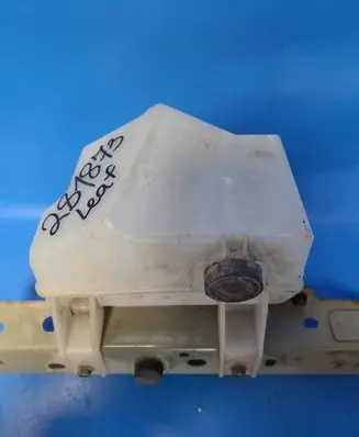 Nissan Leaf I (ZE0) Coolant expansion tank/reservoir 