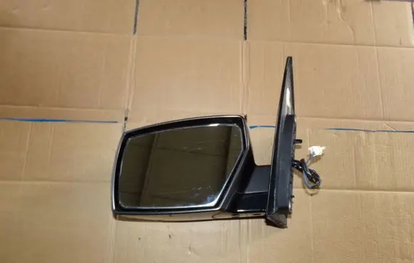 Nissan Quest Front door electric wing mirror