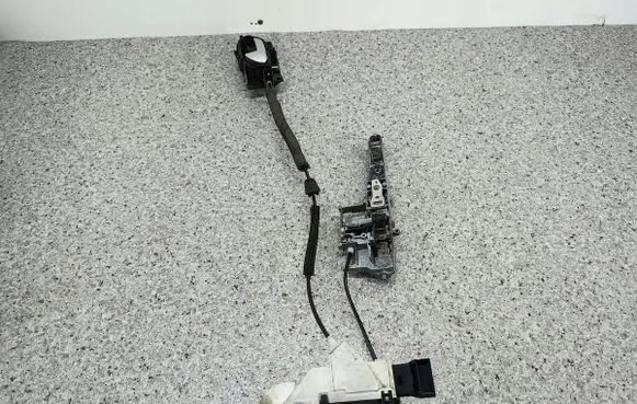 Citroen Berlingo Front door lock PSA828406