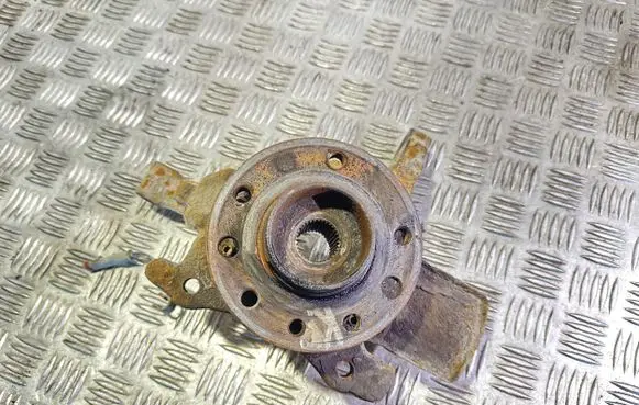 Opel Astra H Front wheel hub 13111663