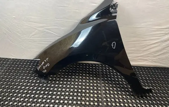Nissan Pulsar Fender