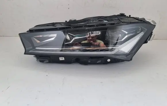 Skoda Superb B9 Headlight/headlamp 3P1941015A