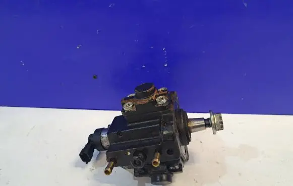 Saab 95 - 96 Mechanical fuel pump 93188709 93190244