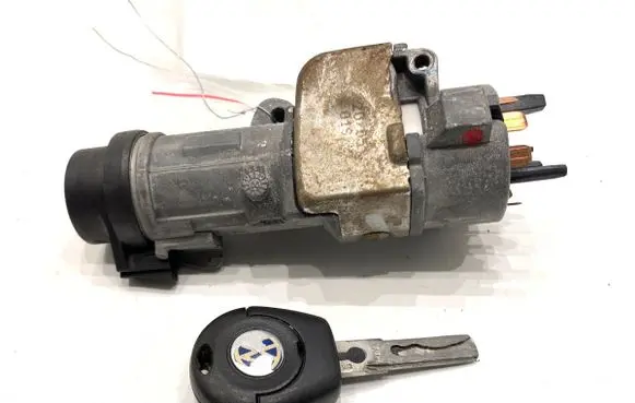 Volkswagen Fox Ignition lock 4B0905851N