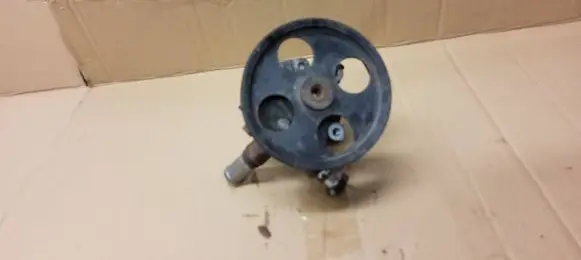 Opel Insignia A Power steering pump 55563329