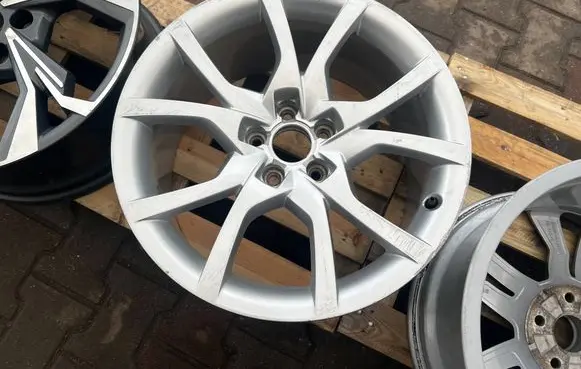 Audi A5 8T 8F R18 alloy rim 8T0601025E