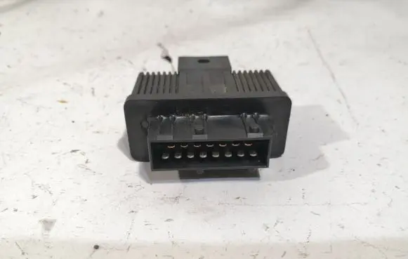 Peugeot 207 Fuel pump relay 240107