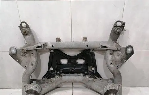 Mercedes-Benz C W204 Front subframe A2046281057