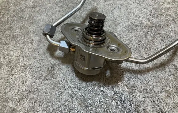 BMW X1 F48 F49 Fuel injection high pressure pump 0261520249 211109 7012150866