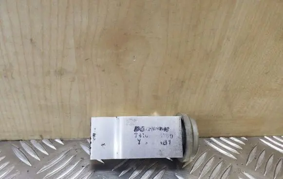 KIA Sorento Air conditioning (A/C) expansion valve T416230350