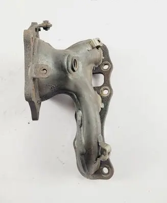 Nissan Pathfinder R52 Exhaust manifold