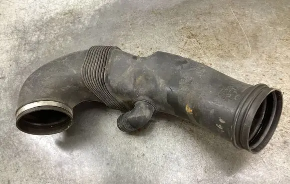 Audi A8 S8 D3 4E Air intake hose/pipe 077129629