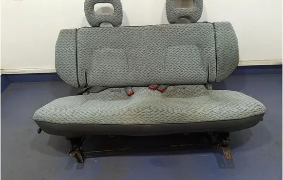 Mitsubishi Pajero Second row seats