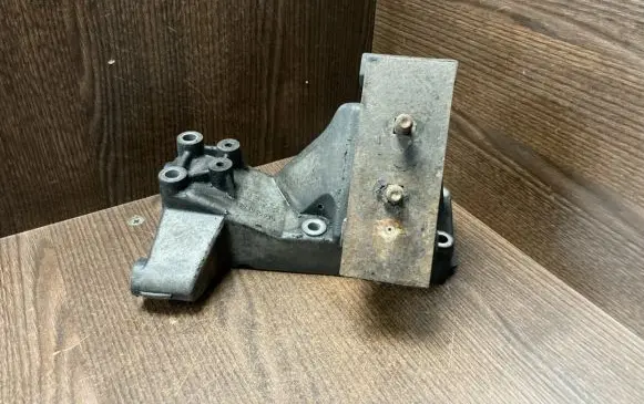 Iveco Daily 3rd gen Engine mounting bracket 504050580