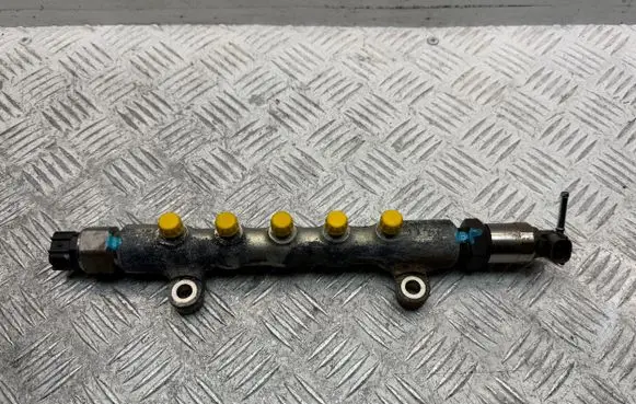 Toyota Avensis T250 Fuel main line pipe 238100R020 8945860010