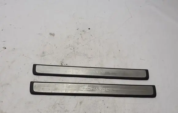 Volvo C40 Front sill trim cover 32132599