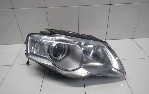 Volkswagen PASSAT B6 Headlight/headlamp
