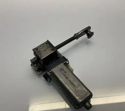 Mercedes-Benz S W221 Seat adjustment motor 0390203254