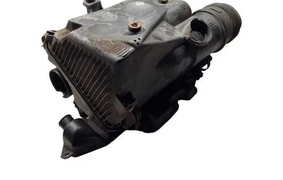 Toyota Land Cruiser (J120) Air filter box 1789330020 1770130122 1140600790