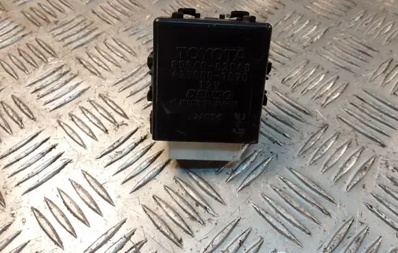 Toyota Auris 150 Window wiper relay 8594002040