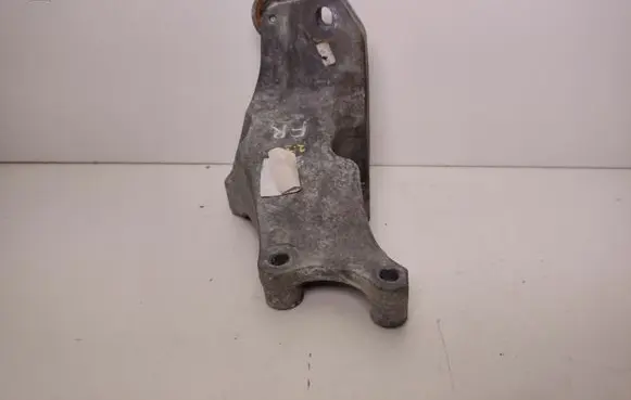 Ford Mustang VI Engine mounting bracket X05302A