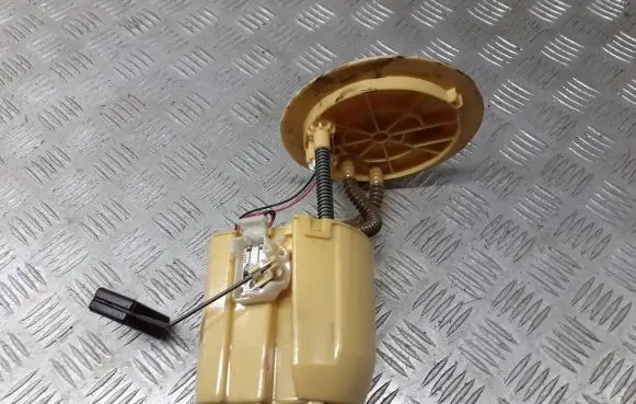 Toyota Avensis T250 Mechanical fuel pump 77010-05020